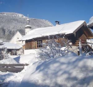Altes Zuhaus om vinteren