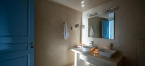 Vannituba majutusasutuses Pantelia Suites