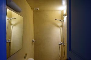 Vannituba majutusasutuses Pantelia Suites
