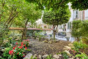 Fotografia z galérie ubytovania Maison 60m² avec jardin de 90m² au centre de Paris v Paríži