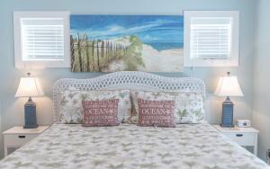 a bedroom with a bed with two lamps and a painting at Turtle Paradise in Port Aransas +13 photos