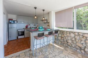 Kuchyň nebo kuchyňský kout v ubytování Apartments Alenka
