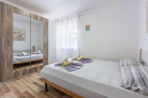 Postel nebo postele na pokoji v ubytování Apartments Alenka