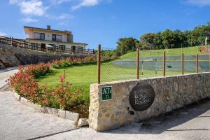 Tenis a/nebo squash v ubytování La rexidora appto rinoceronte lanudo nebo okolí