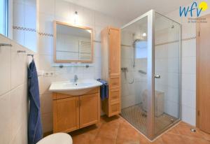 Koupelna v ubytování Maisonette-Wohnungen am Steingarten - Ferienwohnung 2