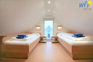 Postel nebo postele na pokoji v ubytování Maisonette-Wohnungen am Steingarten - Ferienwohnung 2