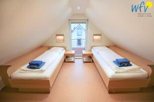 Postel nebo postele na pokoji v ubytování Maisonette-Wohnungen am Steingarten - Ferienwohnung 2