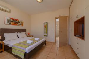 Zdjęcie z galerii obiektu Villa DreamView with private pool w mieście Skhísma