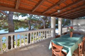 Balkoni atau teres di Holiday home in Karbuni with sea view, balcony, air conditioning, WiFi 5095-1 +20 gambar