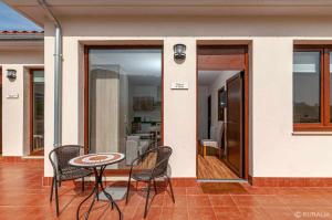 A balcony or terrace at Apartamento 4 personas en la naturaleza Bisonte
