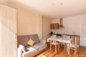 A kitchen or kitchenette at Apartamento 4 personas en la naturaleza Bisonte