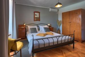 Postel nebo postele na pokoji v ubytování Villa Crassula with pool on island Krk