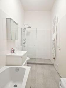 Ένα μπάνιο στο Luxury 4-rooms apartment in Berlin Z