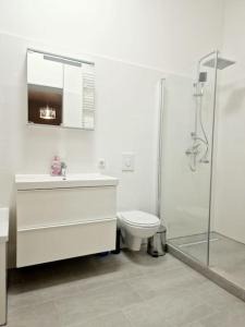 Ένα μπάνιο στο Luxury 4-rooms apartment in Berlin Z