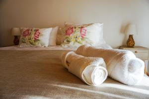 a bed with towels on top of it at Matariki Sunset Apart Hotel in Hanga Roa