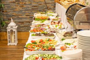 a buffet line with many plates of food at Hotel Willa Pod Skocznią in Zakopane