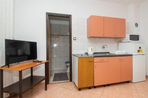 Kuchyň nebo kuchyňský kout v ubytování Apartment Mijo