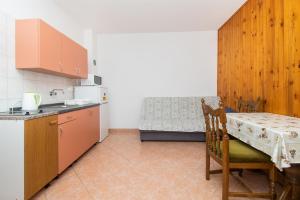 Kuchyň nebo kuchyňský kout v ubytování Apartment Mijo