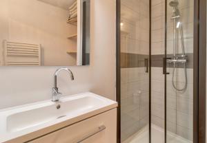 a bathroom with a sink and a shower at Ambiance chalet pour 4 - 80m des pistes in Val Louron +23 photos