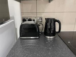 a black appliance sitting on a counter in a kitchen at Modern 1 Bedroom Holiday Apartment in Southminster in Southminster