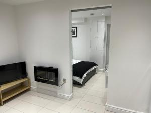 a bedroom with a bed and a television in a room at Modern 1 Bedroom Holiday Apartment in Southminster in Southminster +7 photos