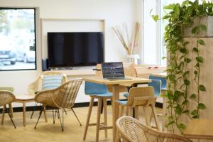 a room with a table with a laptop on it at ibis Styles Bordeaux Begles Arena in Bègles