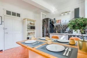 Η κουζίνα ή μικρή κουζίνα στο Appartement Rochalice - Welkeys +4 φωτογραφίες