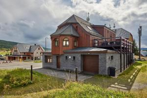 Budova, kde se apartmán nachází + 14 fotografií