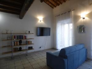 TV a/nebo společenská místnost v ubytování La Fontanella Guest House