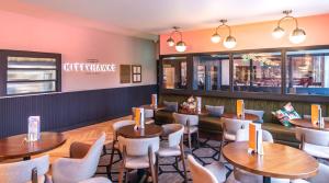 Uma área de estar em Carlton Hotel Dublin Airport