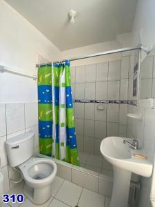 Koupelna v ubytování HOSTAL HOGAR 3 Estrellas - CHEPÉN
