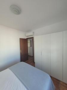 A bed or beds in a room at Atiko La Vista