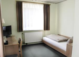 Postel nebo postele na pokoji v ubytování Hotel Garni Haus Dornheim