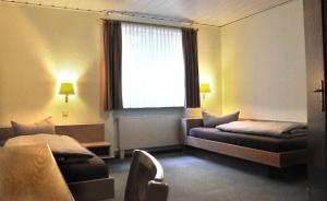 Postel nebo postele na pokoji v ubytování Hotel Garni Haus Dornheim