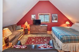 a living room with a bed and a couch at Evergreen Lodge at Yosemite in Groveland