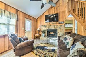 Gallery image of Grill and Fire Pit Peaceful Sevierville Cabin! in Sevierville