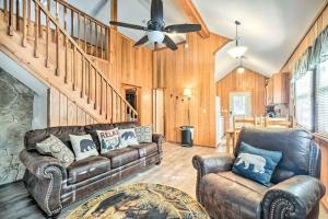 Gallery image of Grill and Fire Pit Peaceful Sevierville Cabin! in Sevierville