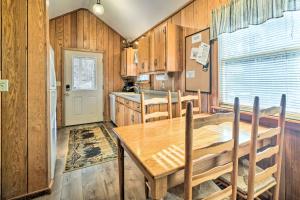Gallery image of Grill and Fire Pit Peaceful Sevierville Cabin! in Sevierville