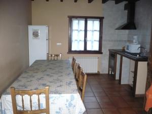 A kitchen or kitchenette at Kerizara Baserria