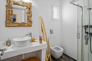 A bathroom at Coraline Villa