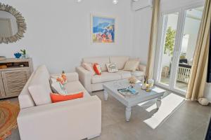 A seating area at Coraline Villa