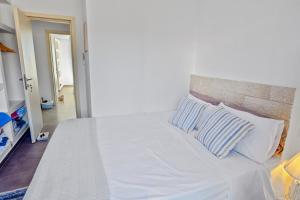 A bed or beds in a room at Coraline Villa Még 9 kép