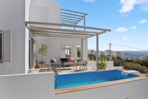 The swimming pool at or close to Coraline Villa