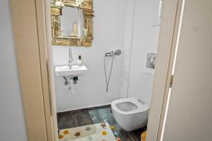 A bathroom at Coraline Villa