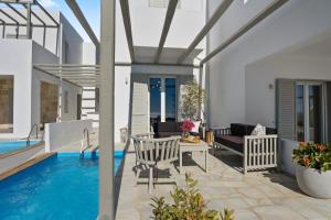 The swimming pool at or close to Coraline Villa