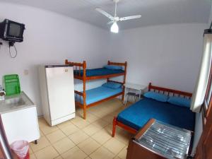 a kitchen with two bunk beds and a refrigerator at Pousada Tuiuti in Tramandaí