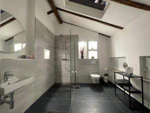 Koupelna v ubytování GLEIS 13 - THE LOFT im ehemaligen Lokschuppen