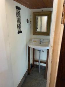 a bathroom with a sink and a mirror at Cabaña Soñada frente al Rio in Tigre +31 photos
