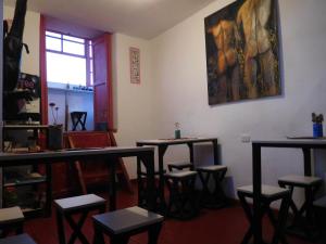 Gambar di galeri bagi MALA HIERBA LGBT PLACe di Cusco