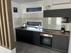 Kuchyň nebo kuchyňský kout v ubytování A-765 Apartman